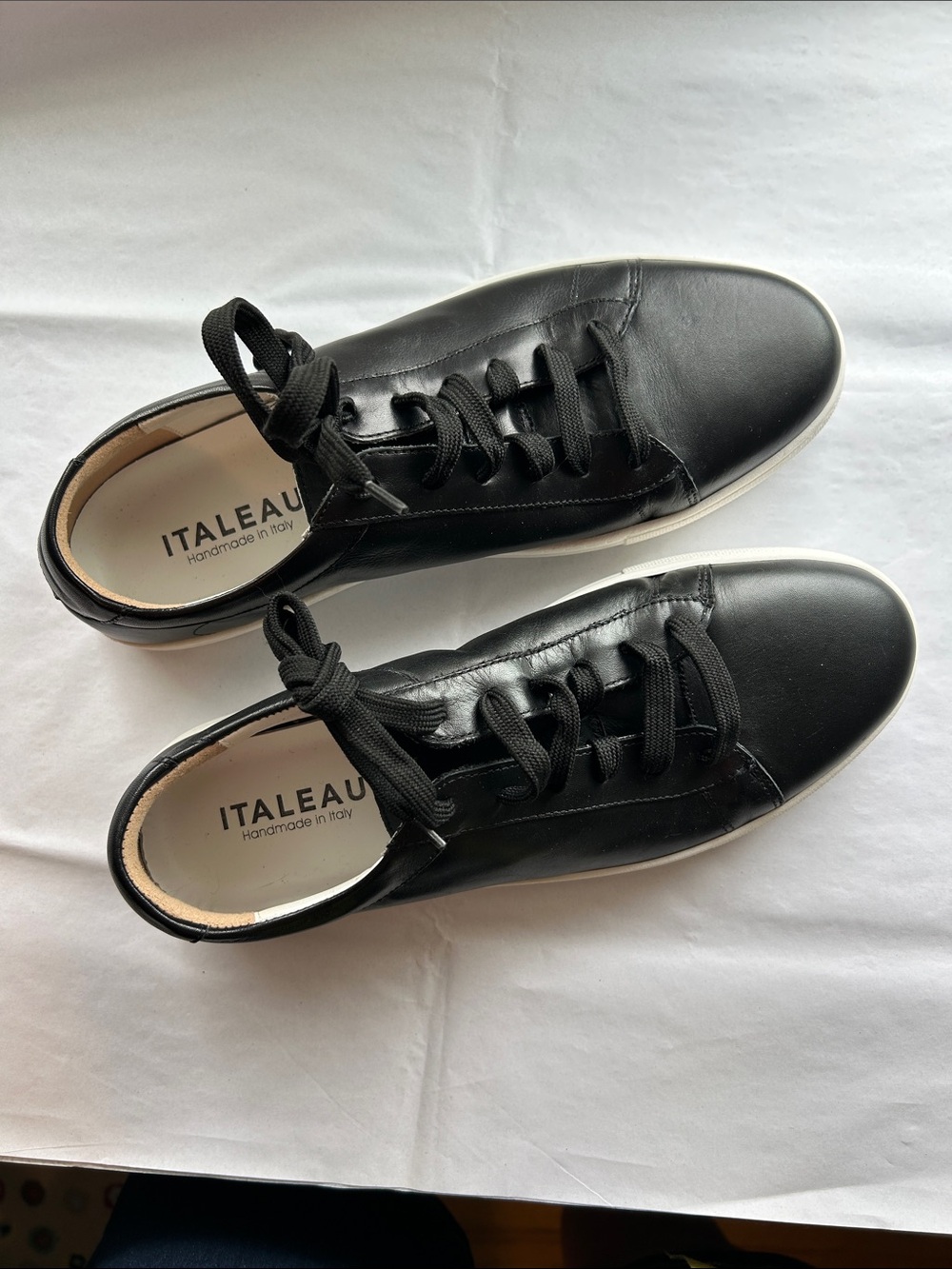 ITALEAU Black Leather Lace-Up Sneakers